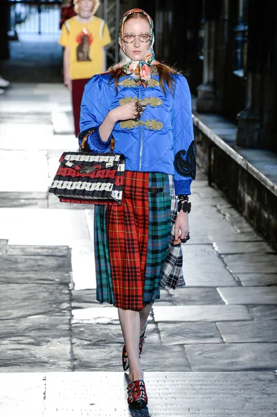 Look 27